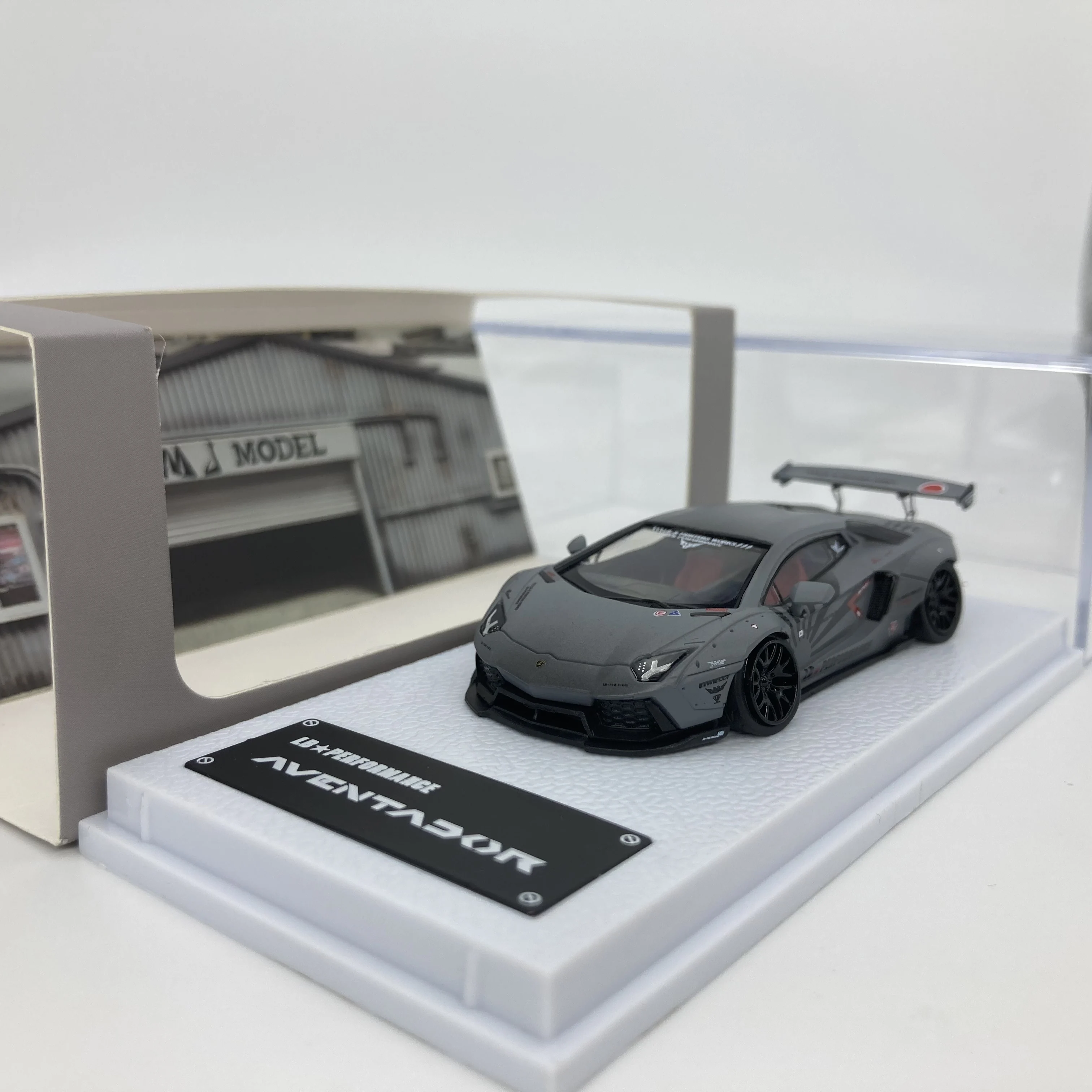 

MJ 1:64 Aventador LP700 Battle Grey Resin Car Model