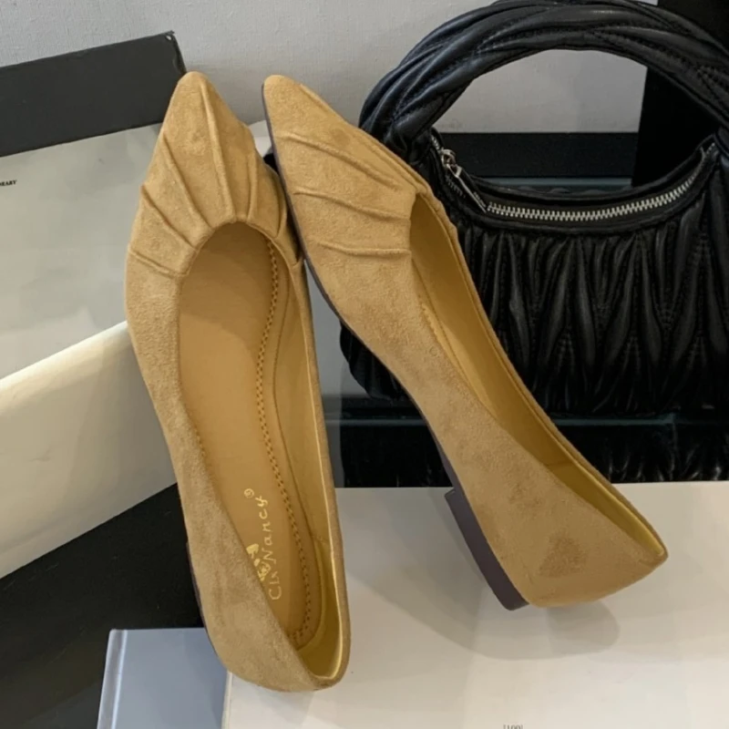 

Замшевые плиссированные женские туфли на низком каблуке с острым носком в стиле ретро, модные удобные офисные туфли без шнуровки с неглубоким носком