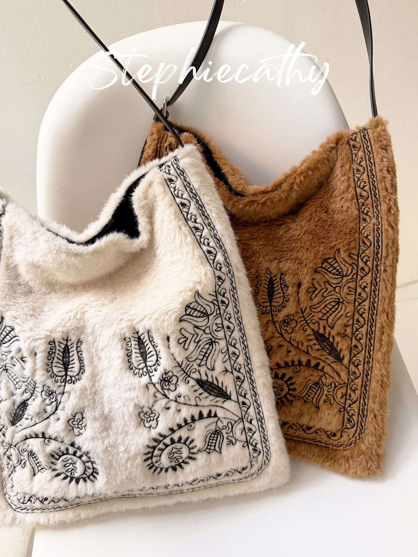 حقيبة كتف نسائية SC فاخرة من الفرو الصناعي حقيبة يد هوبو بنمط الأزهار ذات سعة كبيرة ومحفظة مربعة خفيفة الوزن كاجوال للعطلات اليومية