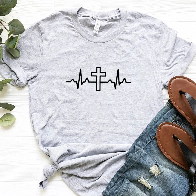 Jesus Cross Heart Breat Women T Shirt 90s Grunge Church  Y2k Top Aesthetic Clothes Streewear Female Tee Vintage Short Sleeve