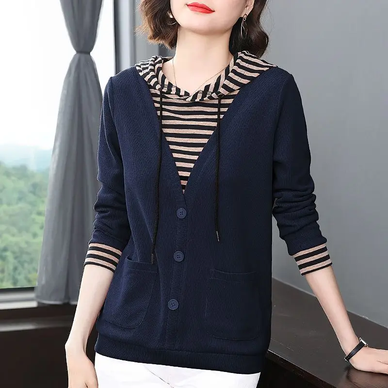 Camiseta informal con capucha de dos piezas falsas para mujer, ropa de moda, Tops de rayas empalmadas de manga larga que combinan con todo, Otoño e