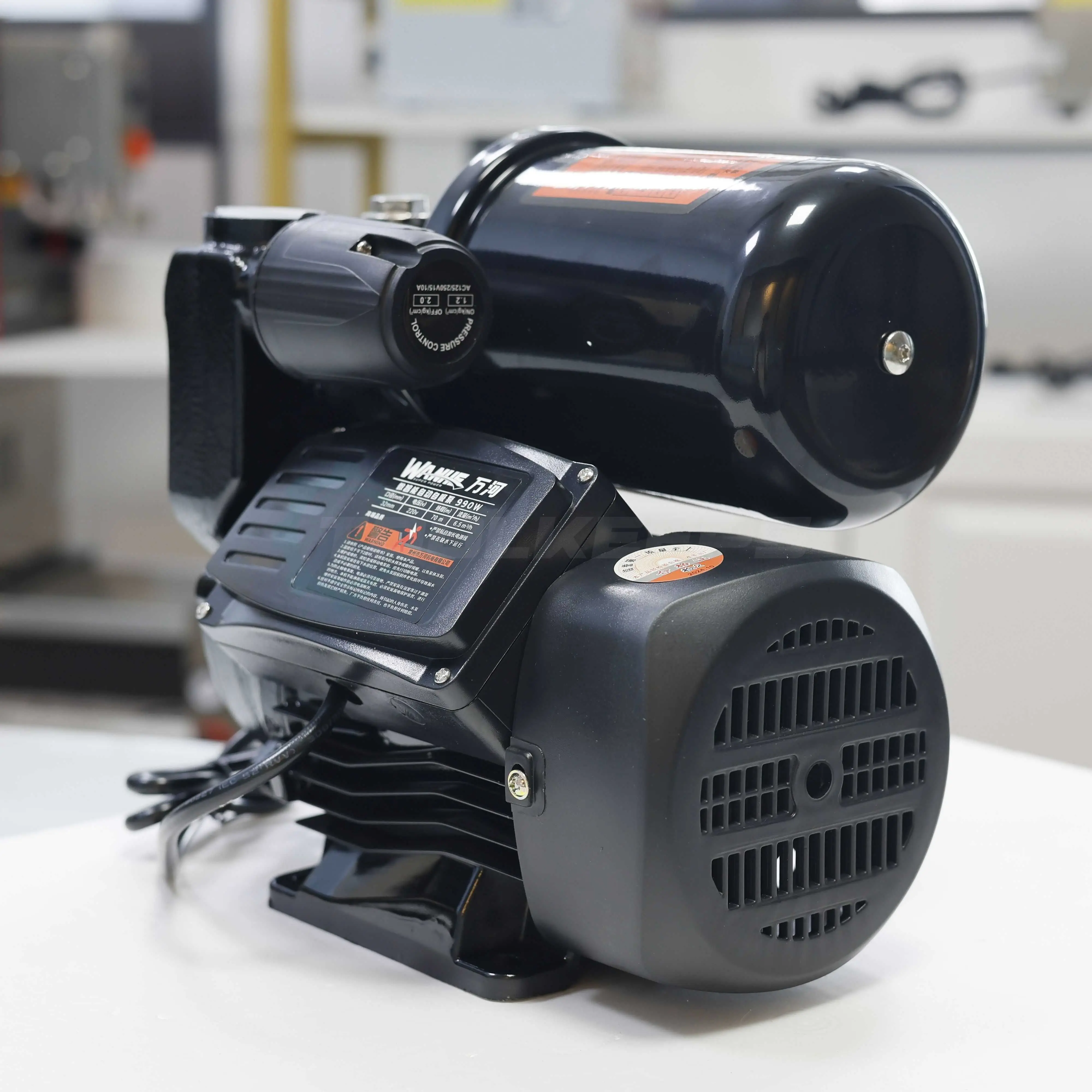 Pompa wspomagająca 790W 890W 990W 1190W Automatyczna cicha inteligentna pompa podgrzewacza wody ze studni Pompa ciśnieniowa rurociągu 220V