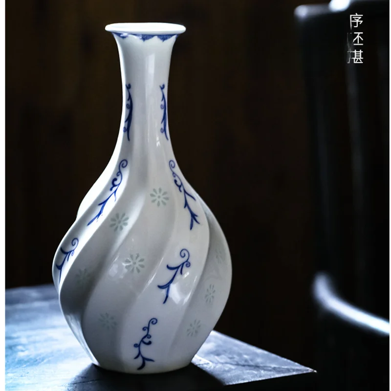 New Chinese Style Flower Vase Blue And White Ceramic Spiral Bottle Hollow Carving Craft Ornaments TV Cabinet Desktop Home Decor