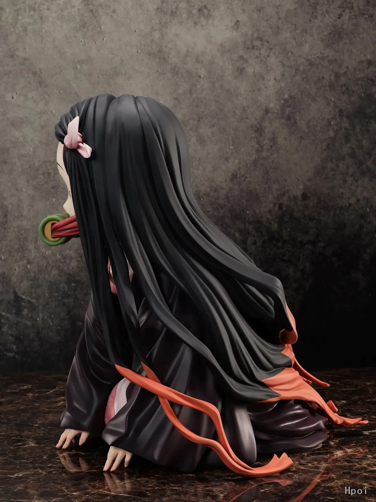 Figura de Anime Demon Slayer Kamado Nezuko Kawaii, figura de Posa en arrodillada en miniatura de PVC con estuche, mochila, caja, juguete de regalo de mesa, 9CM