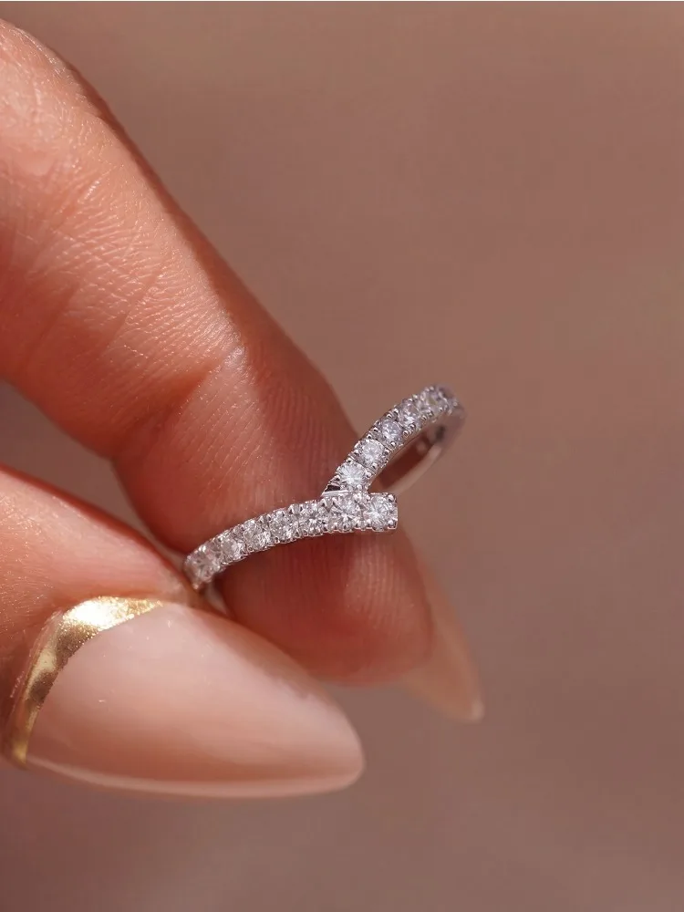 925 Sterling Silber Einfacher Klassischer V-förmiger Vollzirkon-Ring für Damen, Täglicher Verlobungs- und Hochzeitsschmuck, Luxuriöser Hochwertiger Edel-Schmuck – Detail 3