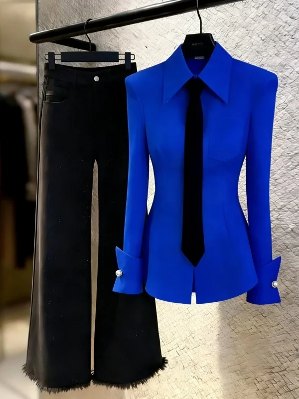 

Новый модный женский комплект: вязаная кофта и джинсы. Удобный крой, длинный рукав. Весенняя коллекция.