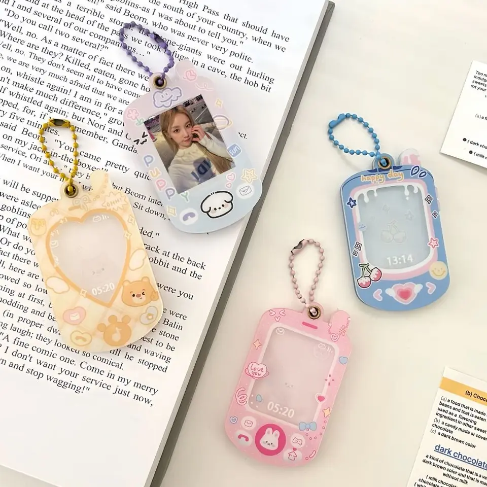 Kpop – Porte-carte photo Kawaii en acrylique transparent de 7,6 cm – Porte-badge, carte d'identité, carte de crédit – Protection indépendante avec pendentif papillon (cœur, vertical