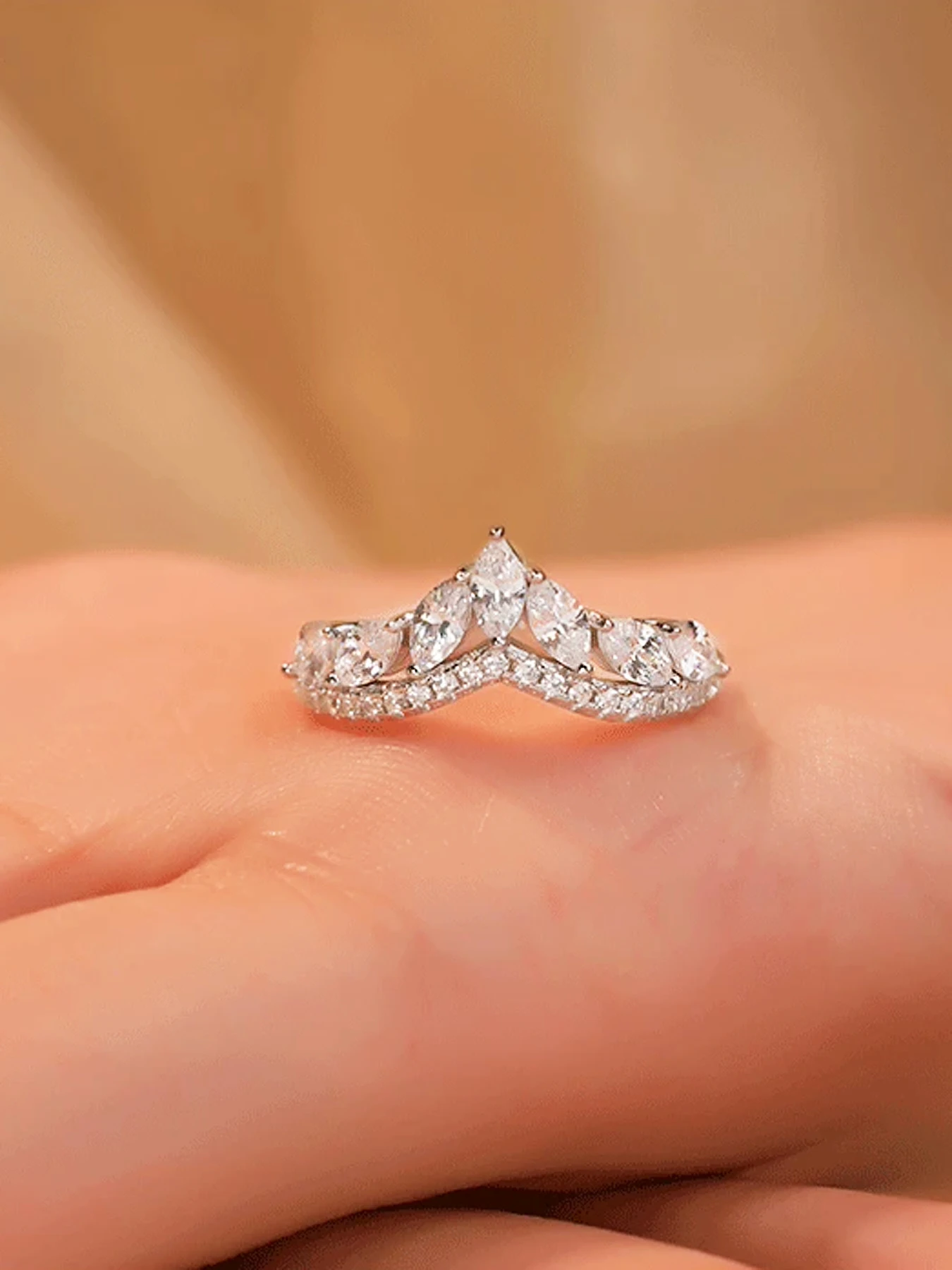 خاتم خطوبة من الفضة الإسترليني S925 بتصميم عصري على الطراز الفرنسي على شكل حرف V مرصع بالألماس، مناسب لمشاهد الزفاف، هدية لمحبيك في الذكرى السنوية، خيار أفضل لهدايا عيد الحب، مجوهرات راقية للنساء