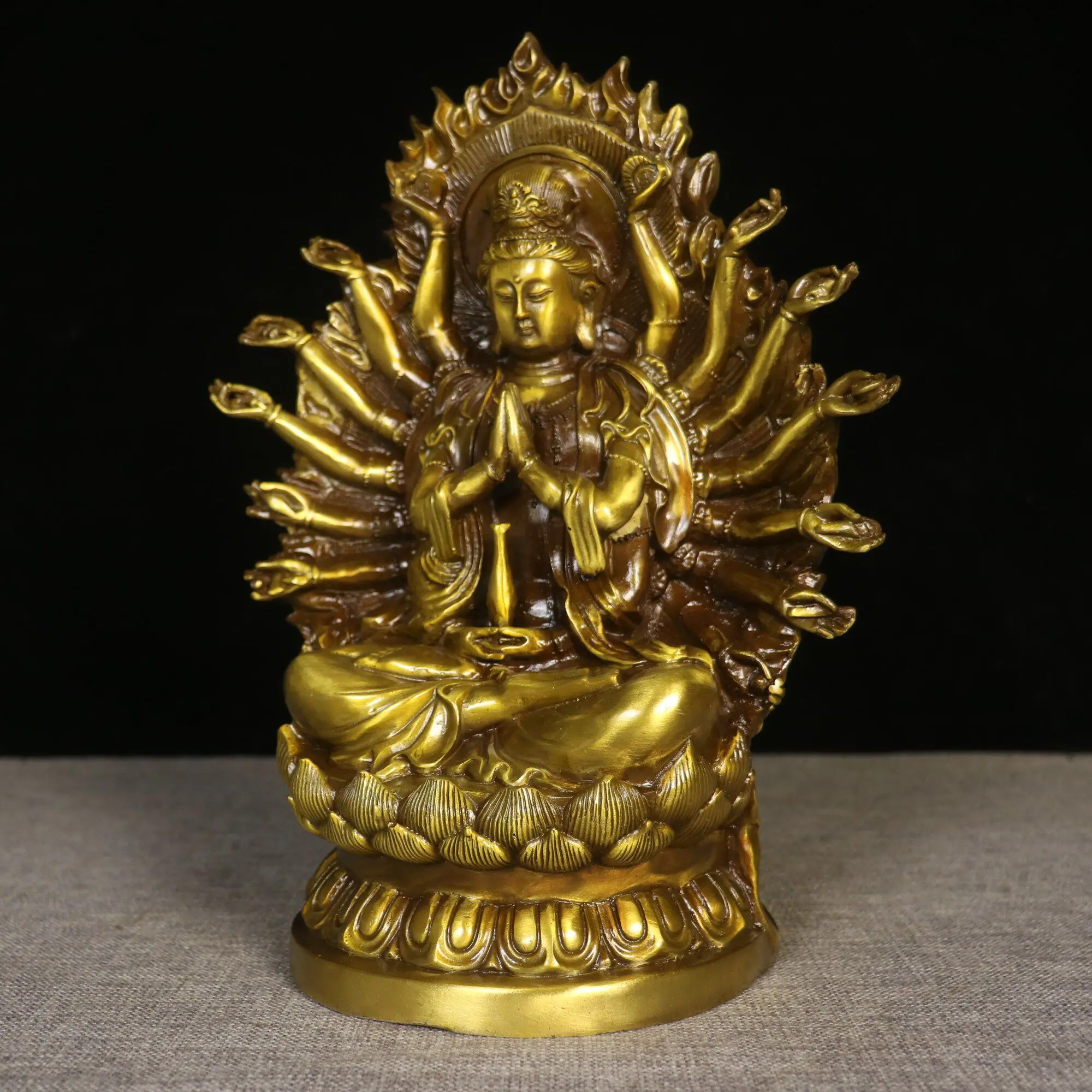 Antique Brass Thousand Hand Guanyin Statue Cundi Bodhisattva Home Living Room Decor Craft