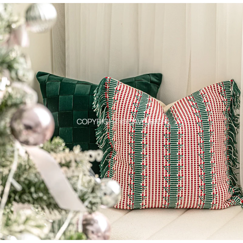 DAVINRICH Vintage Red And Green Embroidered 1970's Decorative Pillowcase Christmas Vibes Cushion Cover Fringe Throw Pillow 45x45