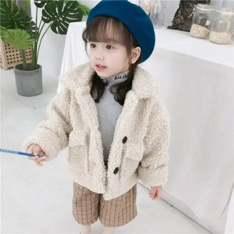 Coat Girls Coat Autumn Winter New 2024 Baby Lamb Plush Top Childrens Clothing Cotton Thickened Sweater Warm 2024 Warm