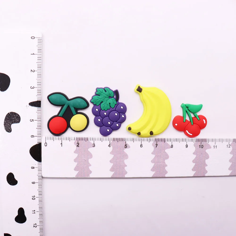 Kawaii Fruit PVC Shoe Charms para crianças, morango, banana, cereja, melancia, abacaxi, pêra, tampo de fivela, decorações adoráveis, 1pc