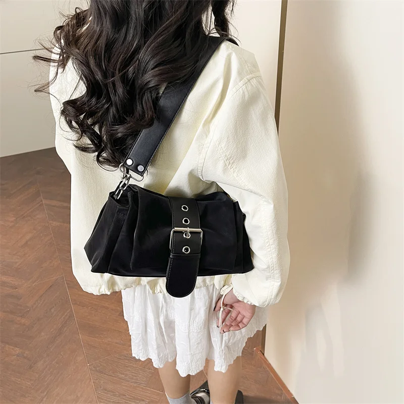 Modische Schultertasche mit breitem Lederriemen, großes Fassungsvermögen, Y2k-Unterarmtasche, Damenhandtasche aus Kunstwildleder mit Klappe für den täglichen Gebrauch – Detail 8