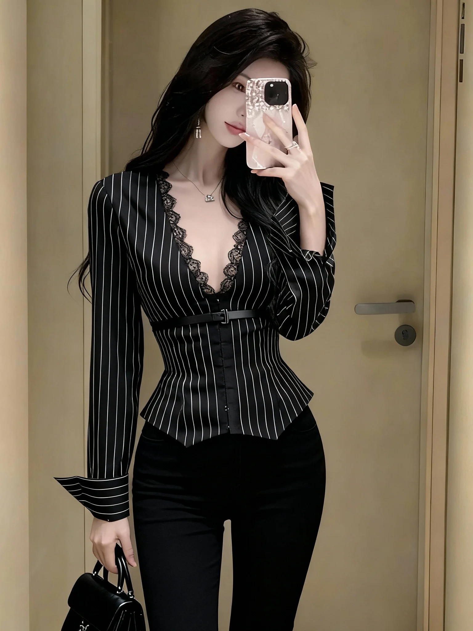 

Сексуальная приталенная рубашка с кружевными вставками, низким вырезом, полосатым V-образным вырезом и лентой на талии, женская, премиум-качество, с длинным рукавом, модная весенняя одежда