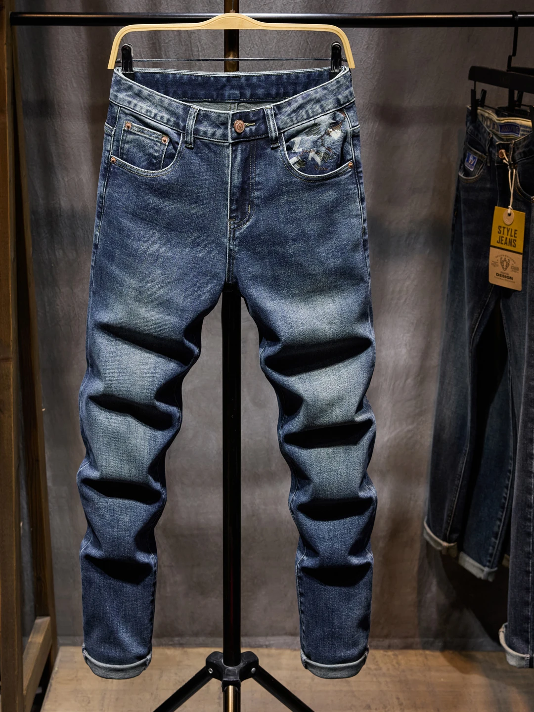 

Men's Casual Embroidered Denim Jeans Autumn Winter ket All-Match Loose Cone Straight Casual High-End Long Trousers