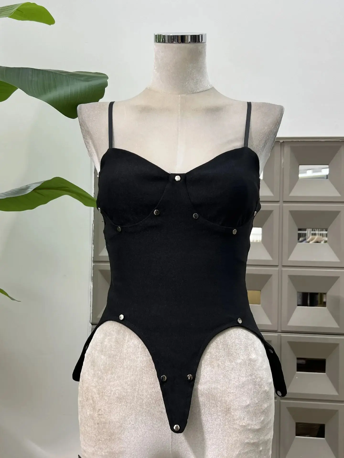 المرأة مثير بلا أكمام مصمم حفلة عيد ميلاد فساتين لحفلات الكوكتيل الأسود المرقعة قطعتين فستان مجموعات ملهى ليلي ألف خط العباءات