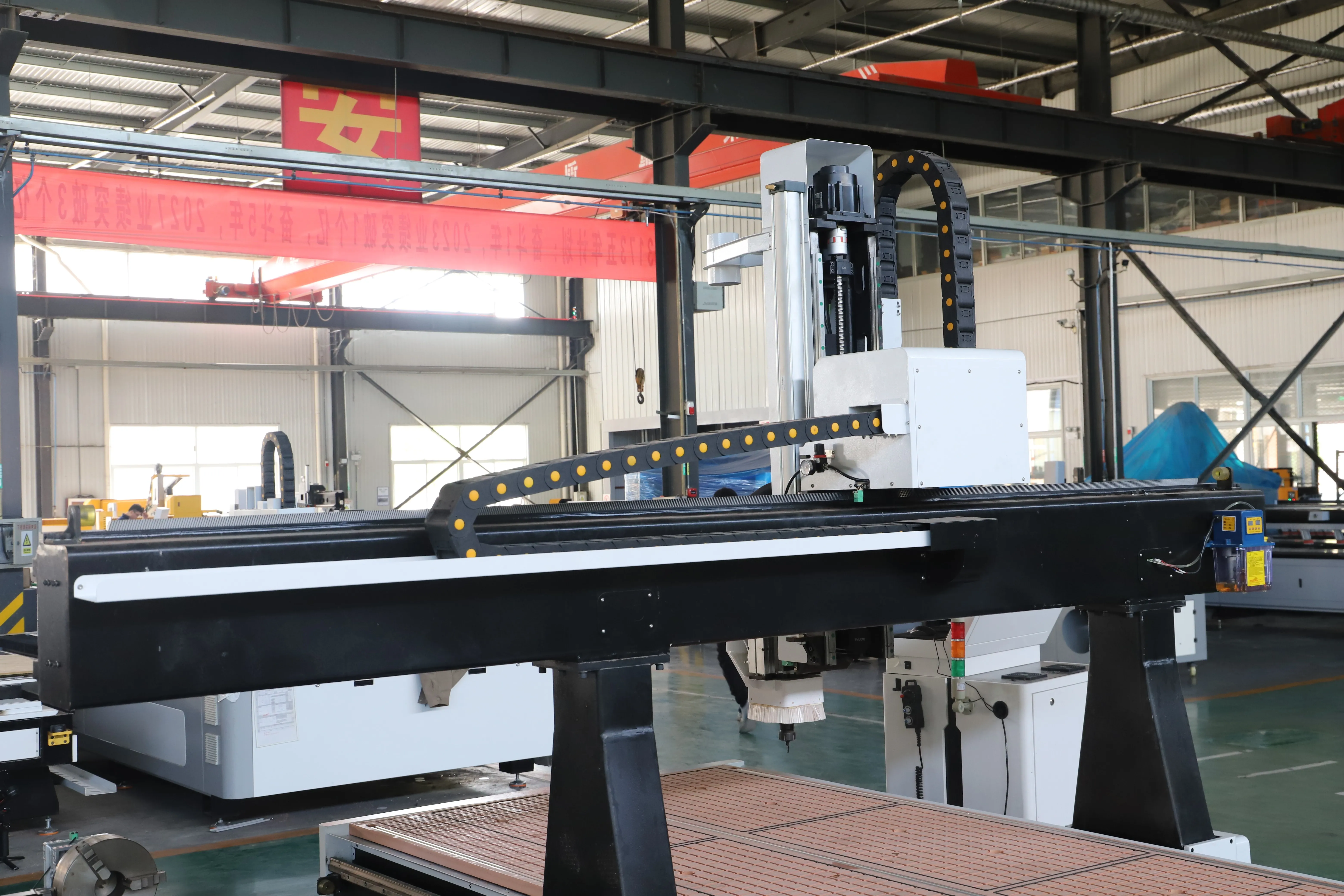 Furniture CNC Router for Wood Cabinet Making with Automatic Tool Changing and Precision Cutting