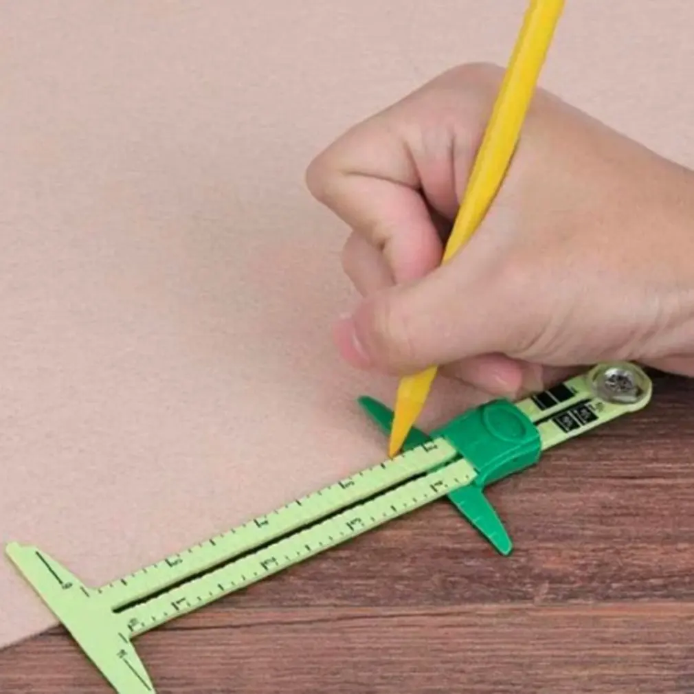 5-In-1 Plastic Patchwork Ruler Painting Tool Tailor's Ruler Green Multi-Functional Drawing Ruler