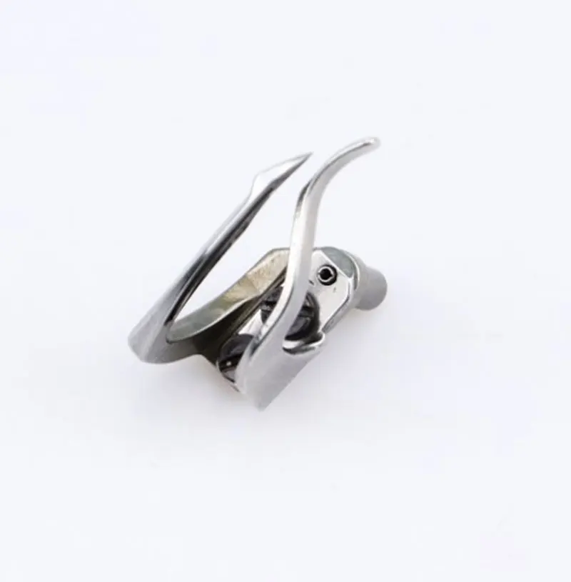 Industrial Sewing Machine Spare Parts Looper 68217 And Thread Hook 68124 For Yamato FD-62 Four Needle Six Thread Machine
