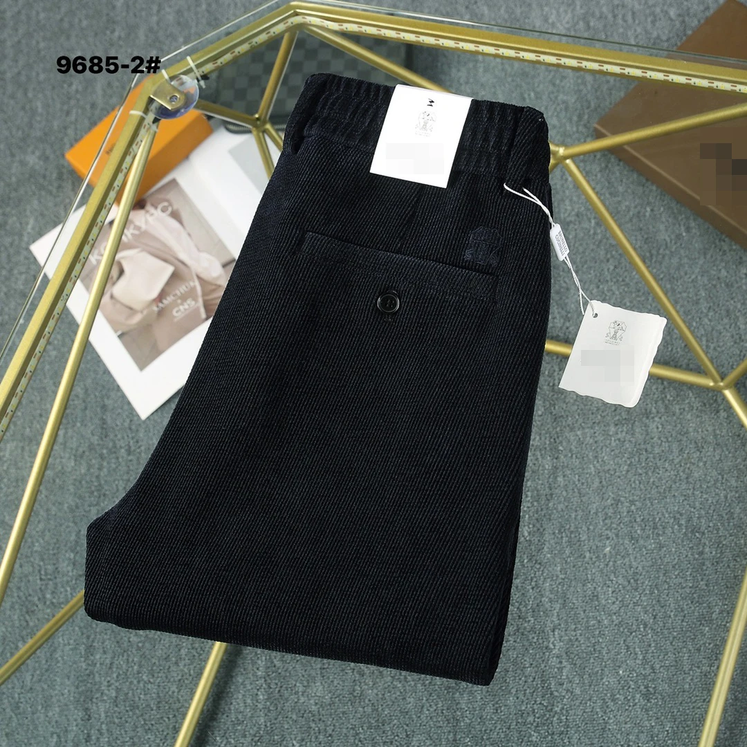 

2024 DIKU Autumn and winter denim color: lake blue Size: 30-40 Cotton stretch material, fresh lake blue color, showing young per