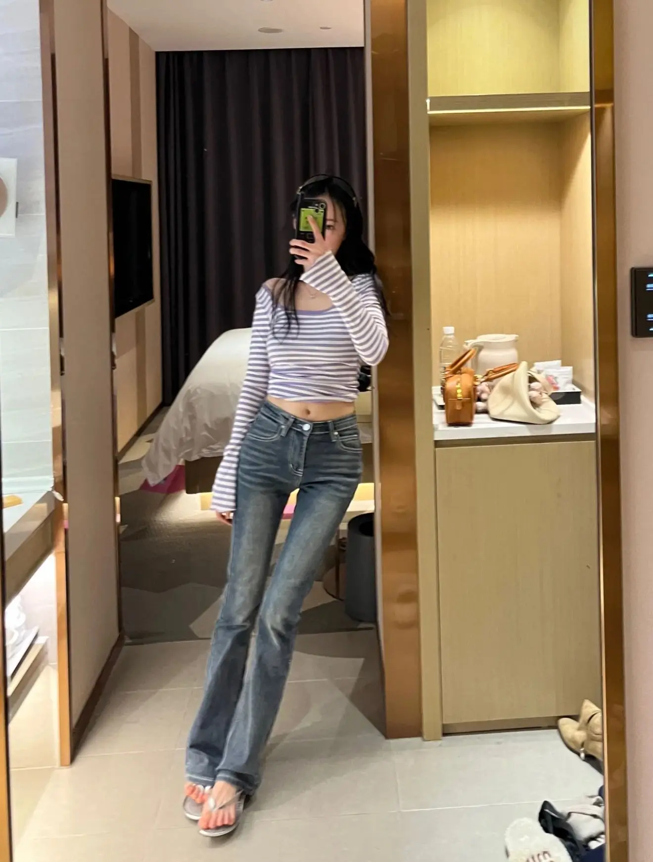 

Retro American Waed out Distred Denim High Waist Cotton Stretch Micro Flare Long Pants for Women Sexy Hip Enhancing