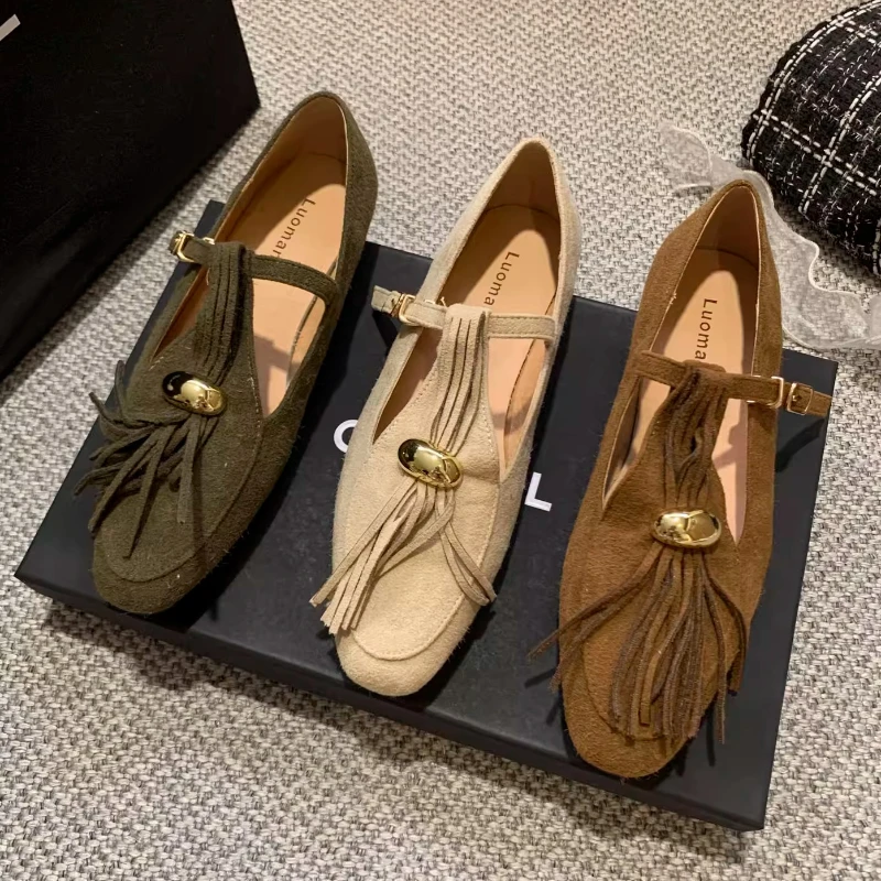 

Роскошные женские туфли на плоской подошве с металлическими украшениями и кисточками, удобные лоферы из искусственной замши на мягкой подошве в стиле ретро, туфли Мэри Джейн с Т-образным ремешком и пряжкой