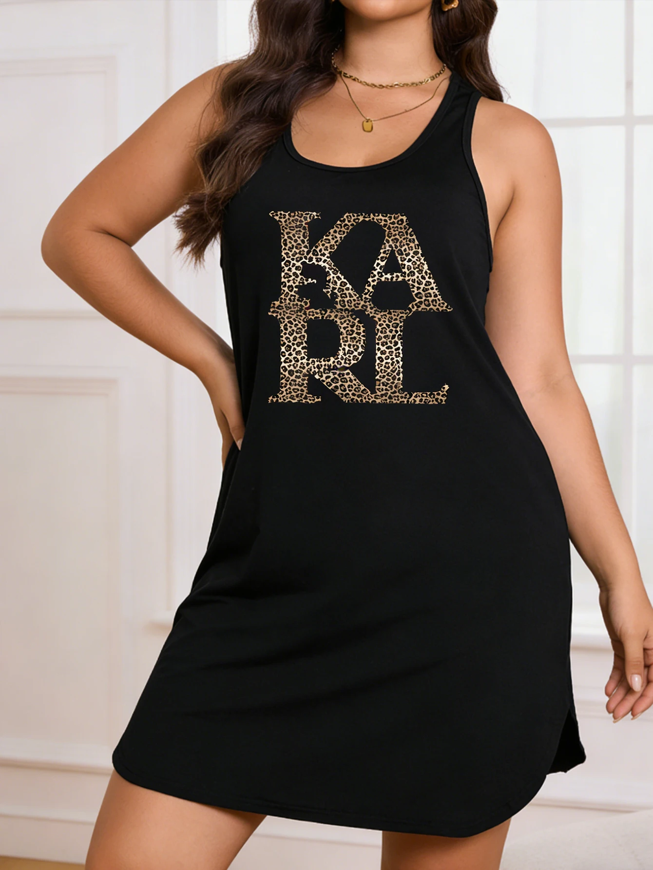 

Повседневное женское платье без рукавов большого размера с леопардовым принтом и буквенным узором, легко стирается и можно сушить в машинке.