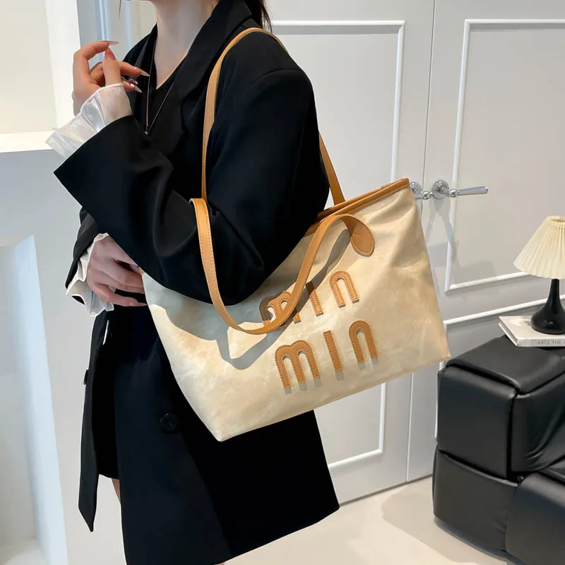 

2025 Fashion Commuter Tote Bag, Spacious Shoulder Purse for Women, Trendy Shopping Bag, Minimalist Day-to-Night Tote, Textured