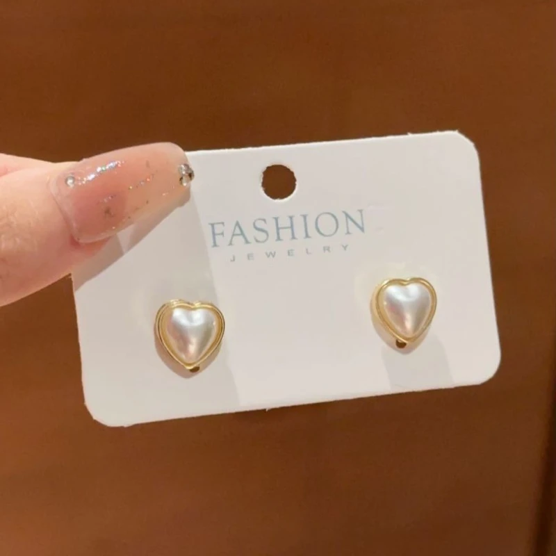 أزياء المرأة ريترو الحب أقراط اللؤلؤ 2026 جديد لطيف ضوء الفاخرة المتخصصة تصميم الأذن الملحقات