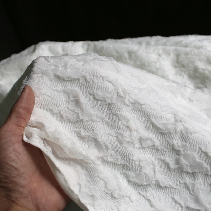 

дизайнерская ткань белой одежды для пэчворка. Оригинальная 3d тяжелая текстура воздушная двойная жаккардовая плиссированная ткань.