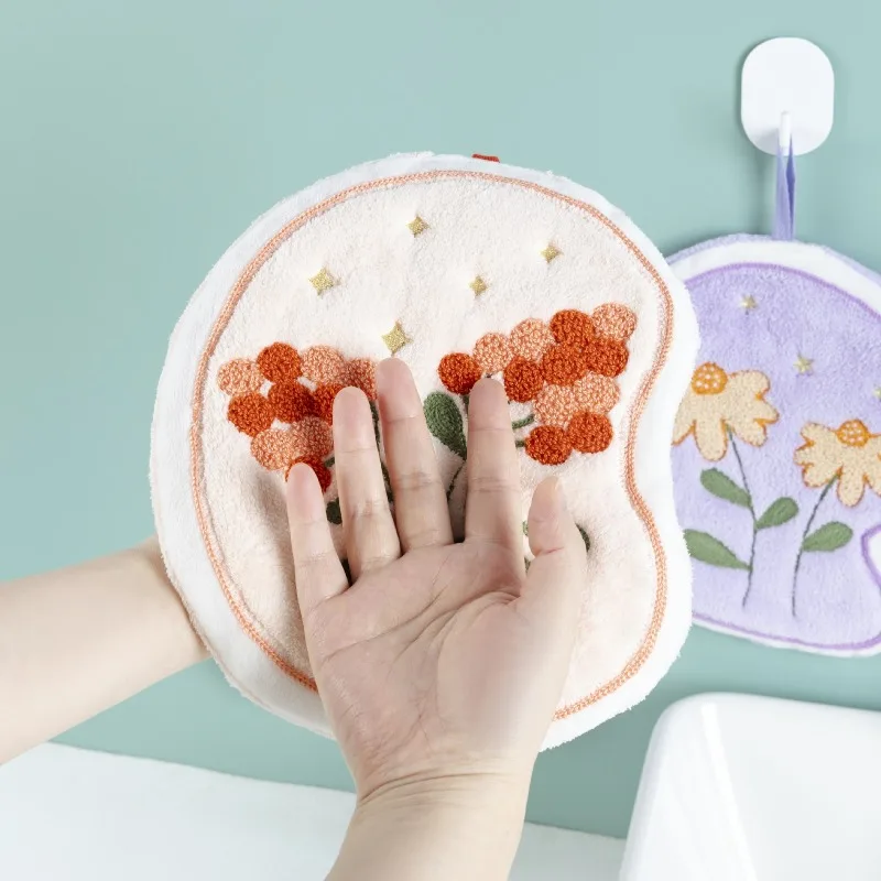1PC The Flower Shape Is Not Smelly or Moldy The Hand Towel Can Be Hung The Thickened Absorbent Coral Velvet Small Square Towel