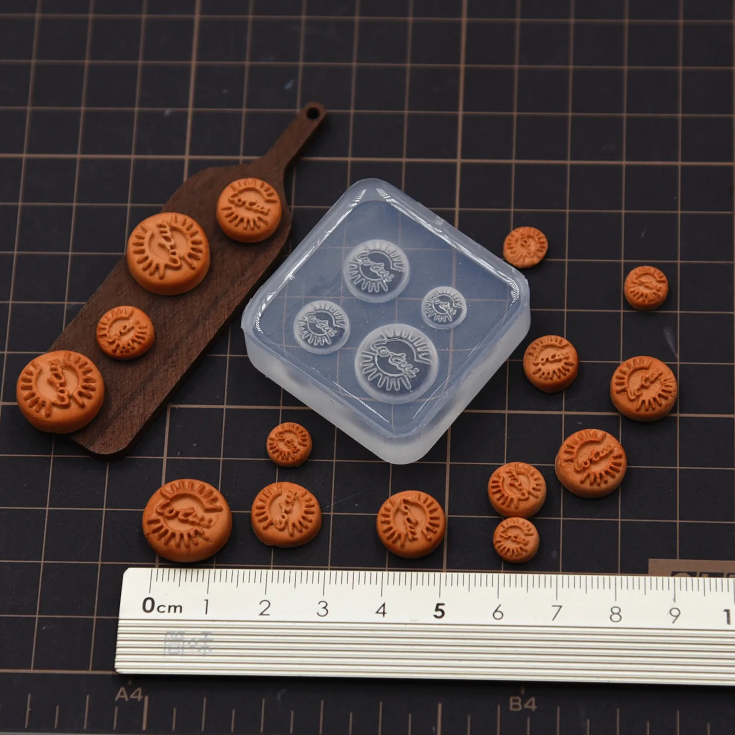 

Pottery Clay 1:12 Mini Round Shape Cameral Biscuit Silicone Molds