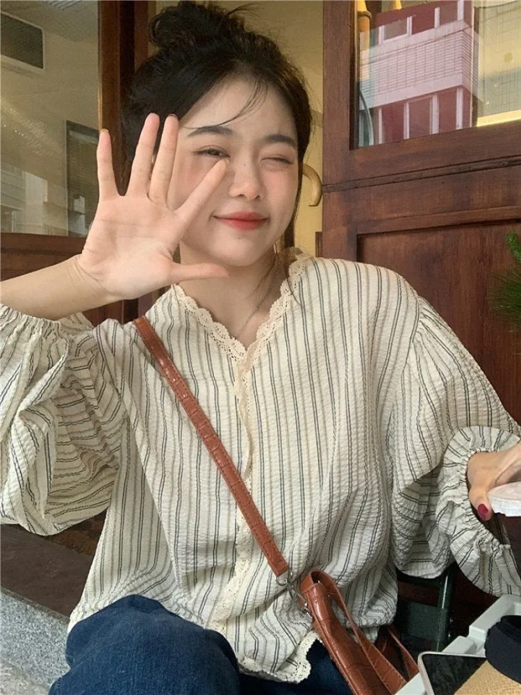 

Autumn Korean Style Shirts Women Fashion Loose V-neck Lace Striped Design Sweet Retro Lantern Sleeve All-match Popular Ulzzang