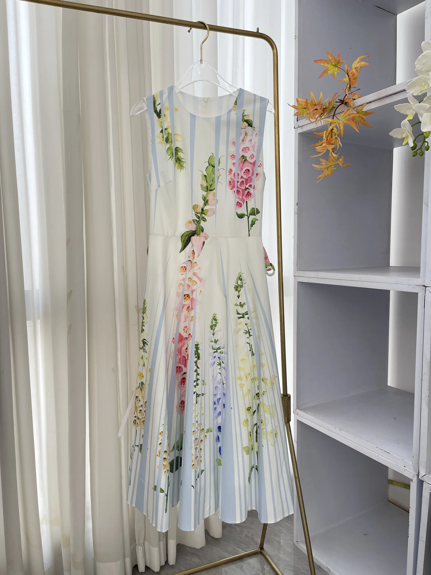 

2026 New Spring Summer Women's Light Blue Striped Floral Print Sleeveless Midi Dress with Belt