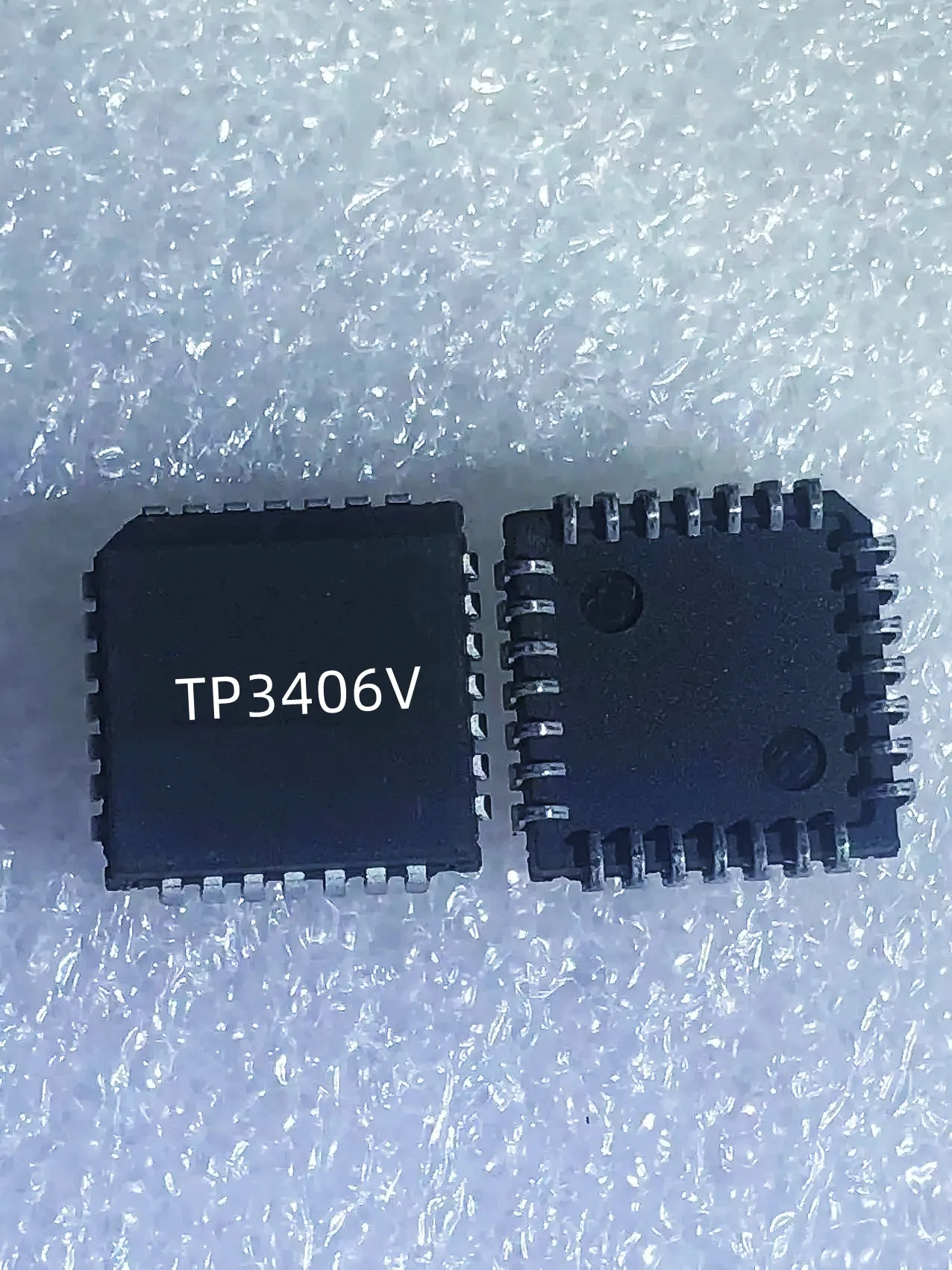 1PCS  TP3406V PLCC28 original stockTP3406V  logic device chip IC