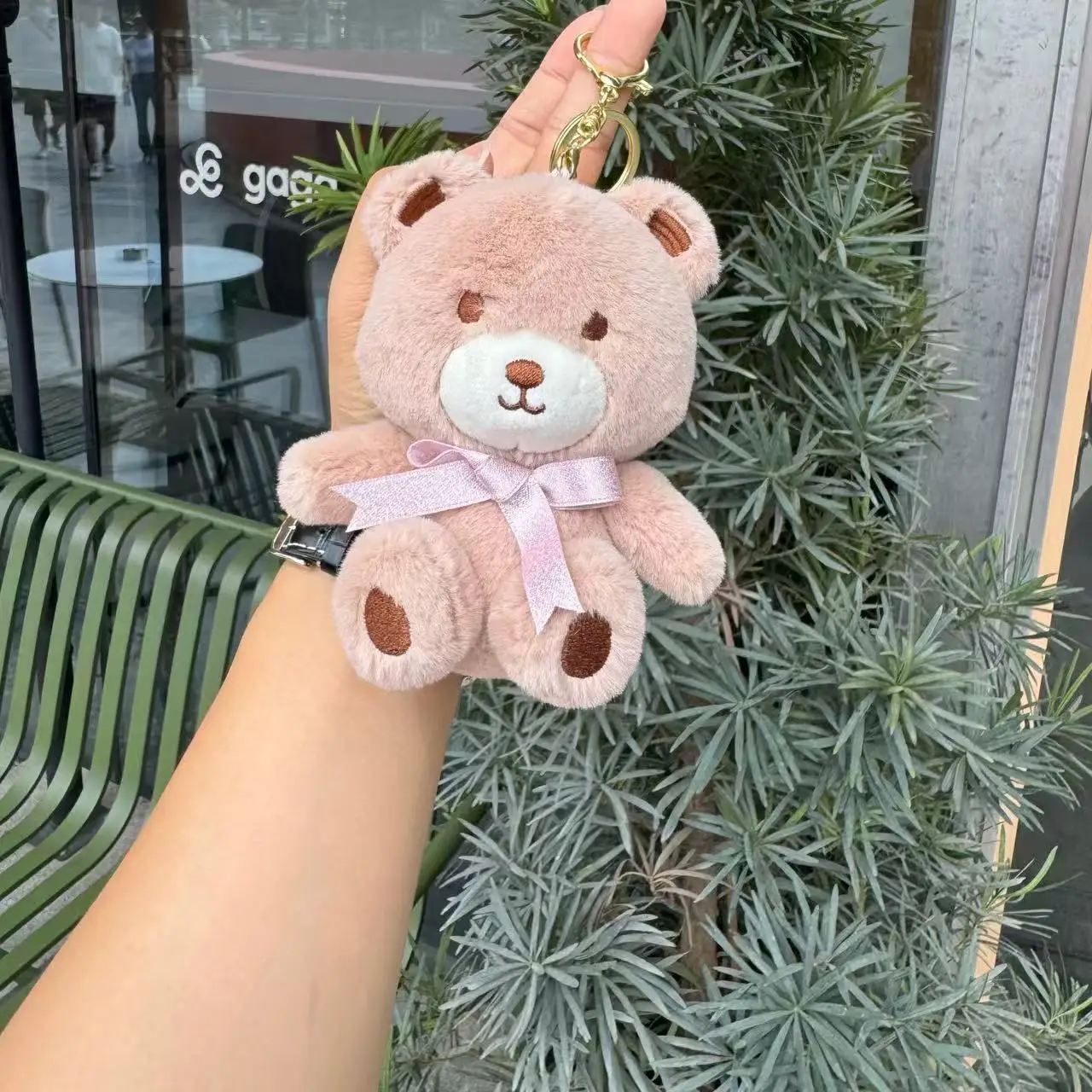 พวงกุญแจตุ๊กตาหมีนมกาแฟสุดน่ารัก ตุ๊กตาหมีเท็ดดี้ขนาดเล็ก ตุ๊กตาตู้คีบขนาด 4 นิ้ว สำหรับห้อยกระเป๋า