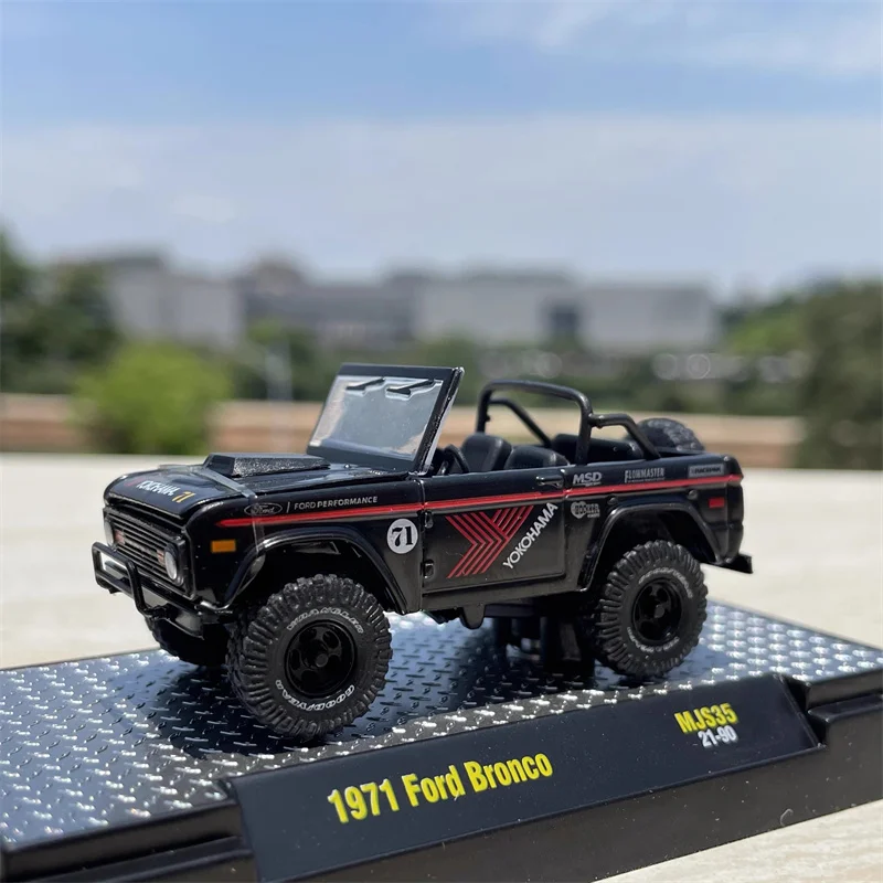 1:64 Scale Simulation Model Diecast Alloy Convertible SUV Car Metal 1971 Offroad Vehicle Spare tire Gifts Collection Display