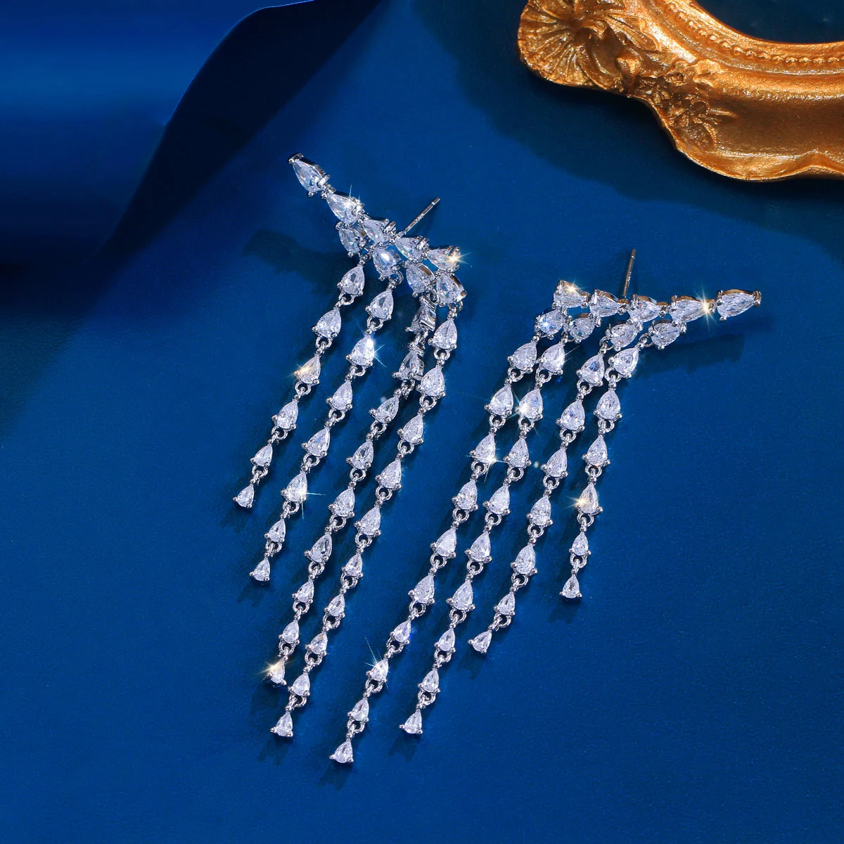 CWWZircons Luxuriöse Glänzende CZ-Quasten-Wassertropfen-Cluster Lange Hängeohrringe für Damen, Brautschmuck, Hochzeitsschmuck, Party-Schmuck, Großhandel E1179 – Detail 8
