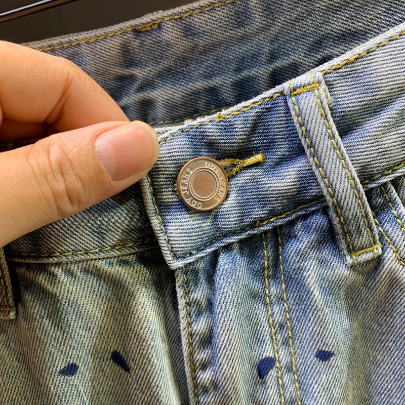 Graffiti paint printed fashionable denim shorts for men, loose straight leg casual high-end washed five quarter