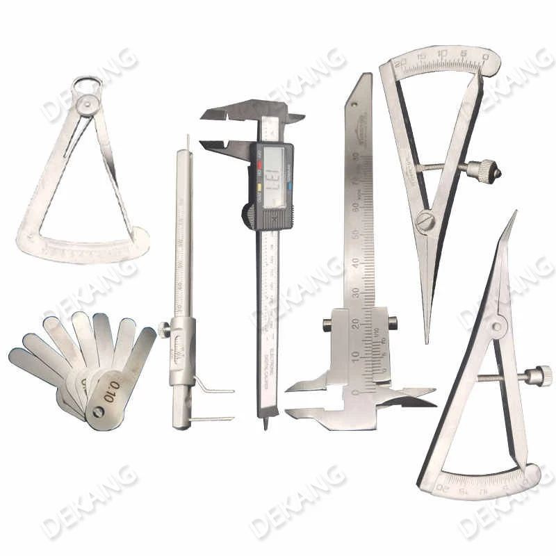 การวัดความหนาของขอบกระดูกด้วยคาลิเปอร์แบบตั้งตรงของเครื่องชั่งดิจิตอลสำหรับแบบจำลองฟันปลอมเคลือบฟันแบบแว็กซ์ของรากฟันเทียม