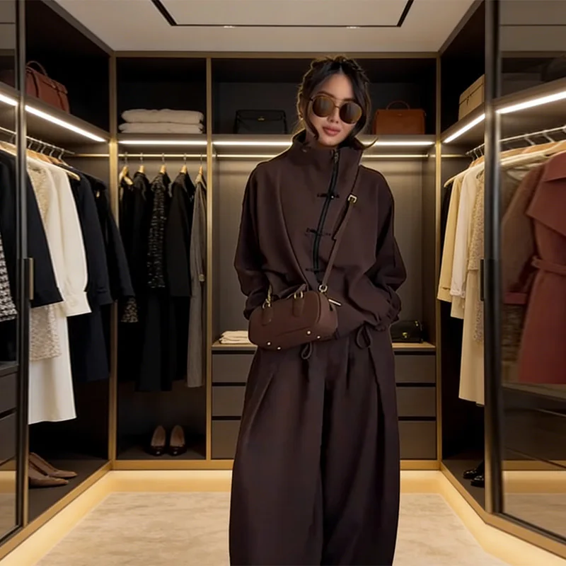 סטים תואמים לנשים חדשים לשנת 2026, ז'קט צ'יק עם צווארון גבוה בצבע אחיד, מכנסיים נוחים, מעיל עם שרוולים ארוכים ואבזם חבל, מכנסיים ארוכים רחבים ונוחים.