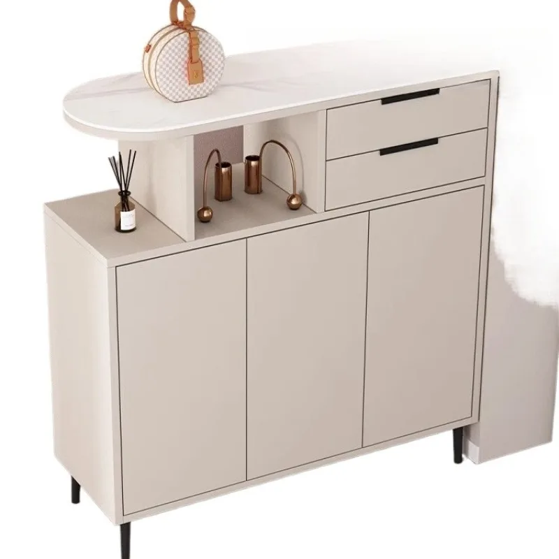 The entrance cabinet is facing the door with an integrated shoe cabinet, and the small apartment sofa side cabinet c.