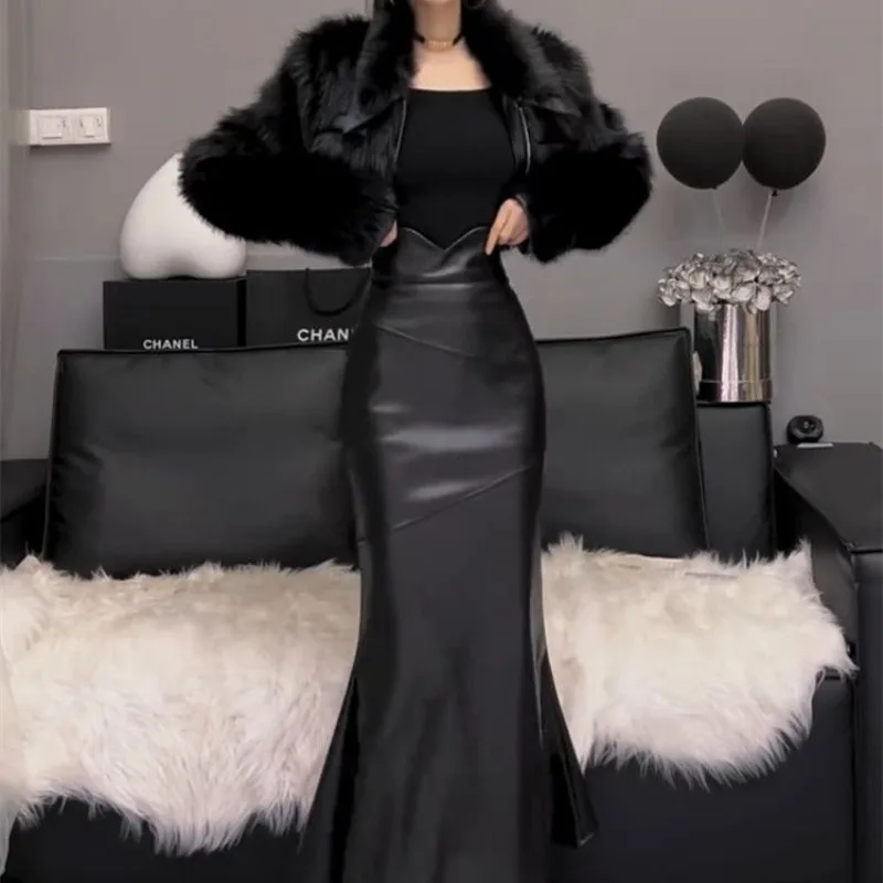 Schwarzes, würziges Mädchen-Design, hüftumarmend, sexy und femininer Halbrock, vielseitiger Taillenrock, 2025, Herbst, neuer Fischschwanzrock