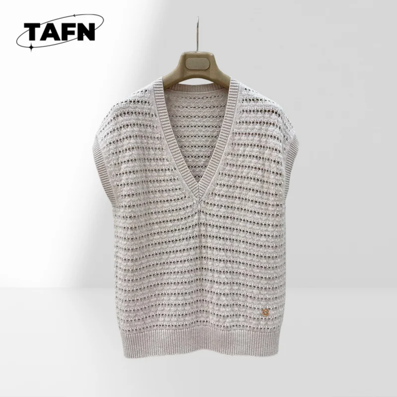 

Relaxed Fit Knit Sweater for Men, Versatile and Comfortable for Winter Soft Wool Blend for Warmth and Comfort AG3116
