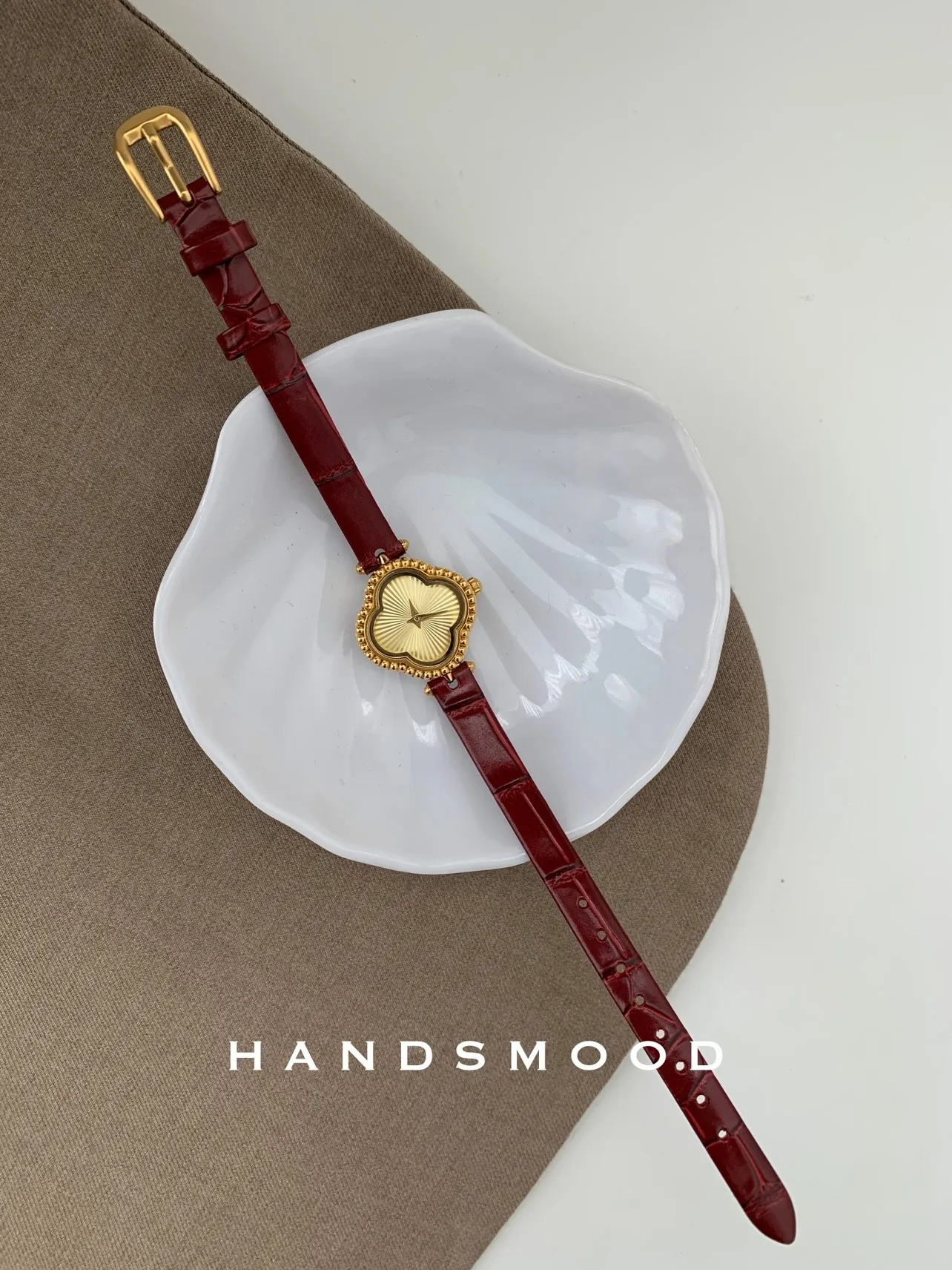 2026 New Year Collection Luxury Women's Watch: Premium Red Leather Strap Gold-Tone Stainless Steel Timepiece Gift for Women