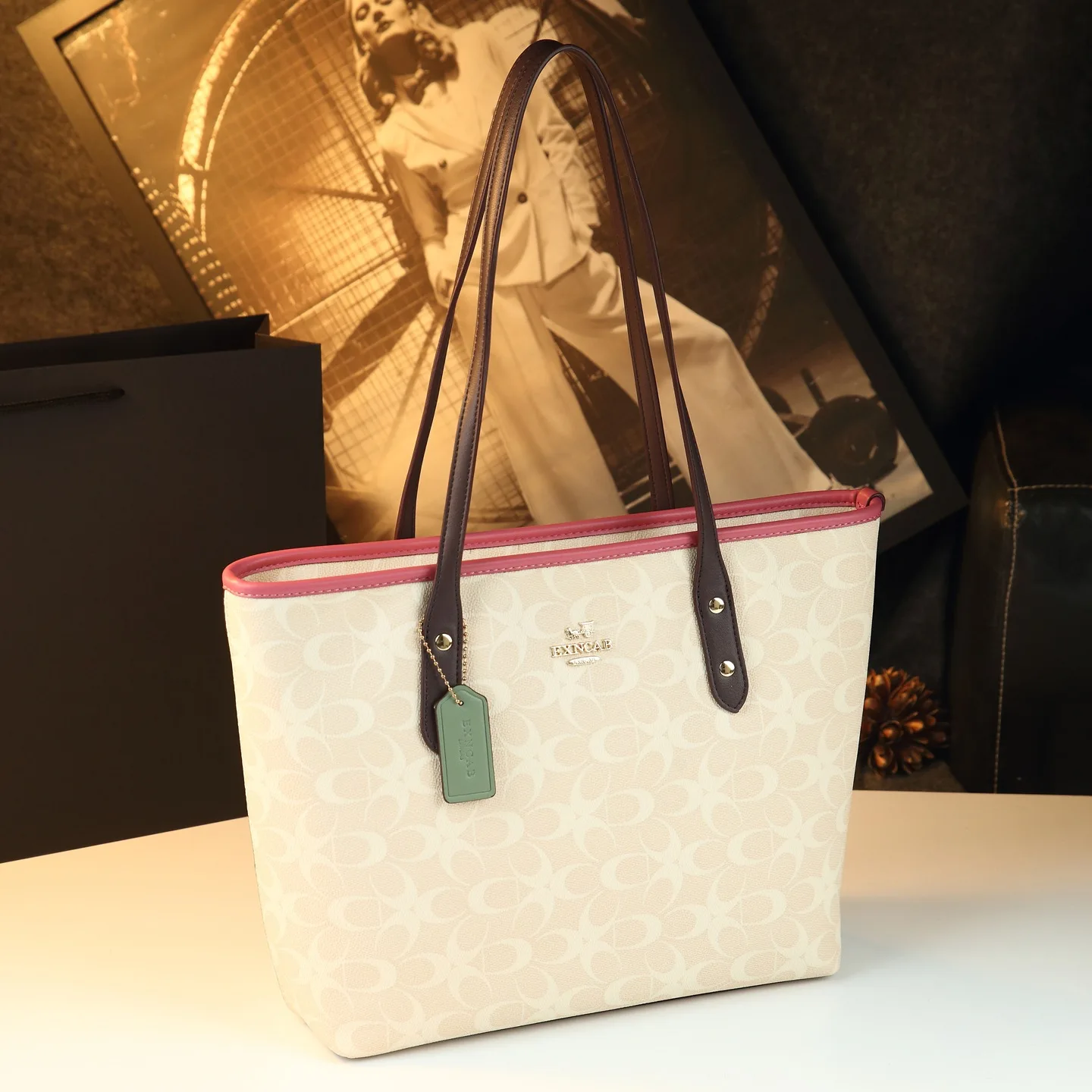 

High-End Minimalist Leather Tote Bag With Luxury Letter Logo Large Capacity Designer Diaper Bag For Women Elegant Crossbody