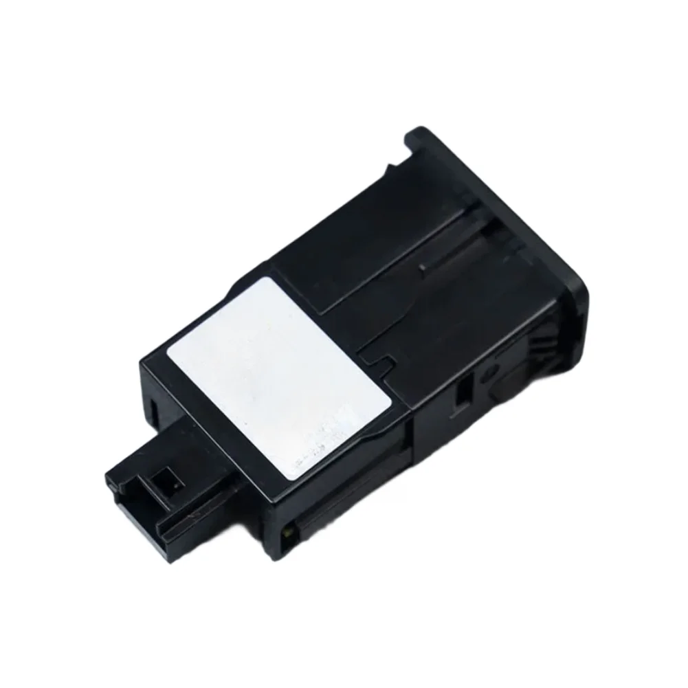 

USB-разъем для зарядки GLB250 2020-2025, как показано на рисунке, специально разработанный для GLB250, простая установка, стабильная работа