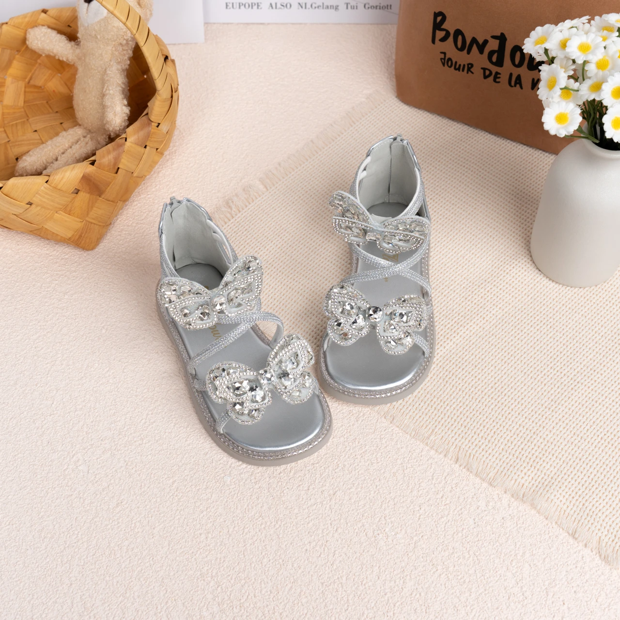 

Children Roman Sandals Shiny Glitter Kids Fashion Shoes Butterfly 2025 Summer New Girls Princess Shoes Back Zipper Open Toes