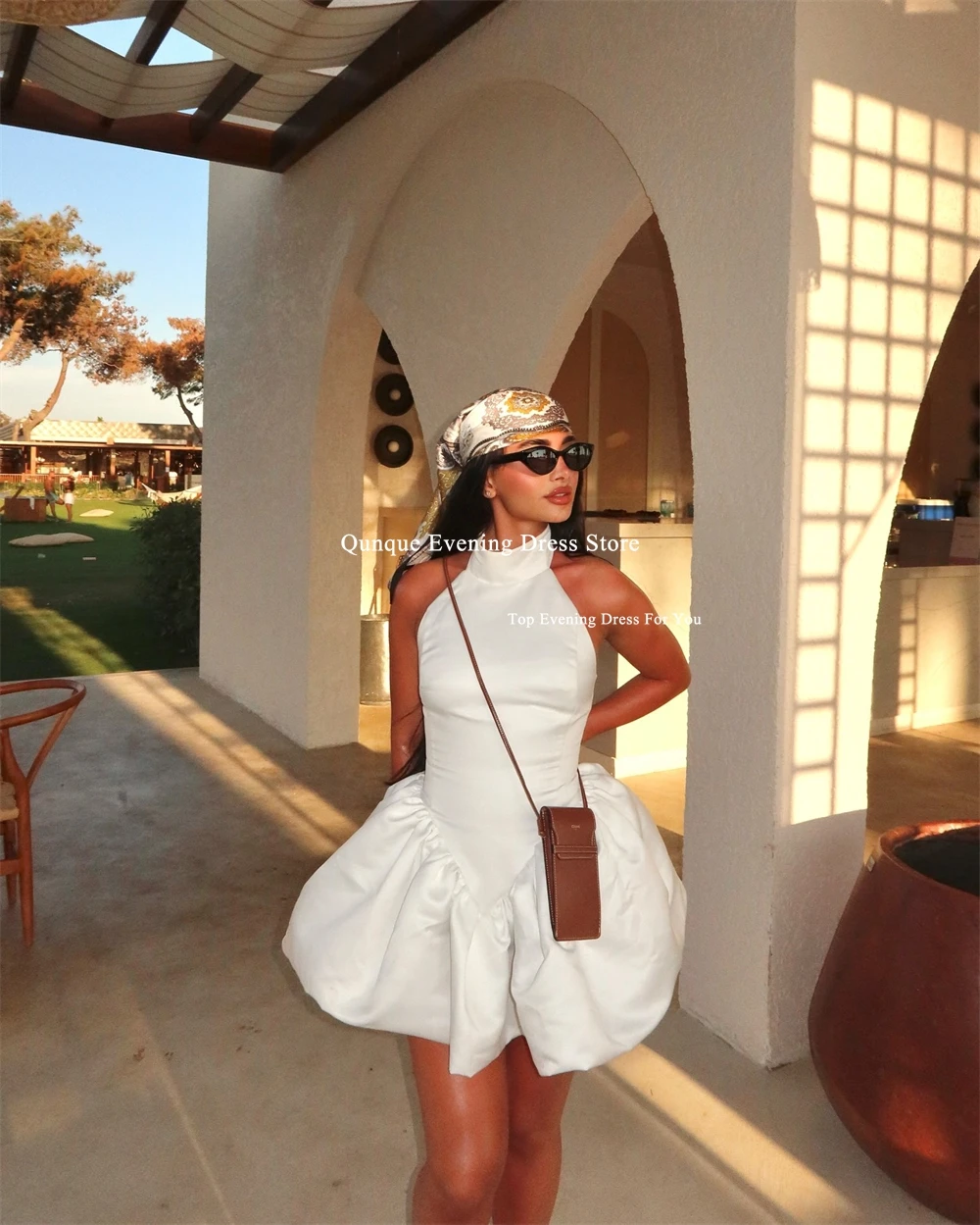 Qunque moderne robe De bal courte robe De mariée sans manches col haut Satin Mini robe De soirée plage plis robes De Novia personnalisé