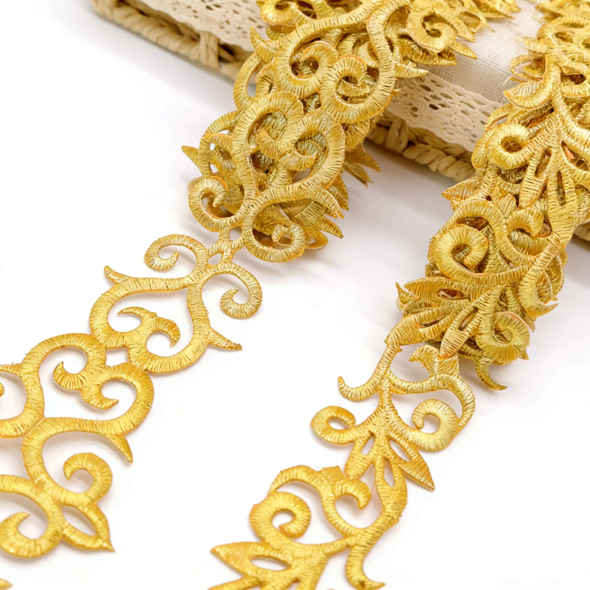 Encaje Termoadhesivo Dorado de 3.5/7.6cm, 1M/4M, Cinta Bordada para Apliques en Bordes de Ropa, Disfraces de Boda y Decoración del Hogar